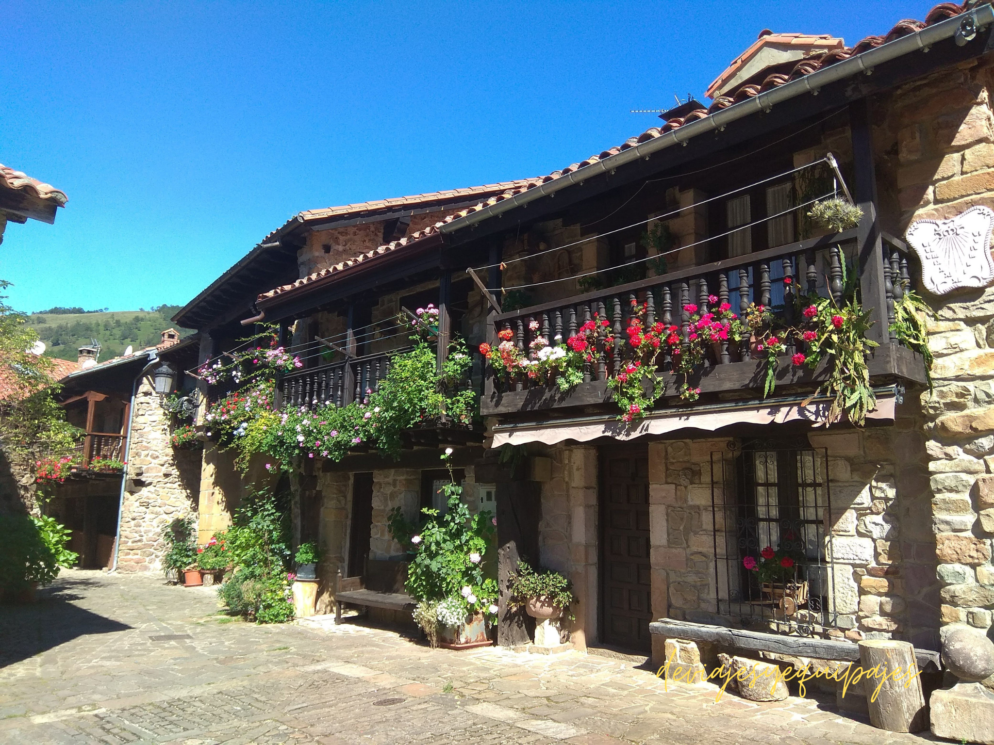 UN DOMINGO EN BÁRCENA MAYOR: Respirando espíritu montañés. – De Viajes y  Equipajes