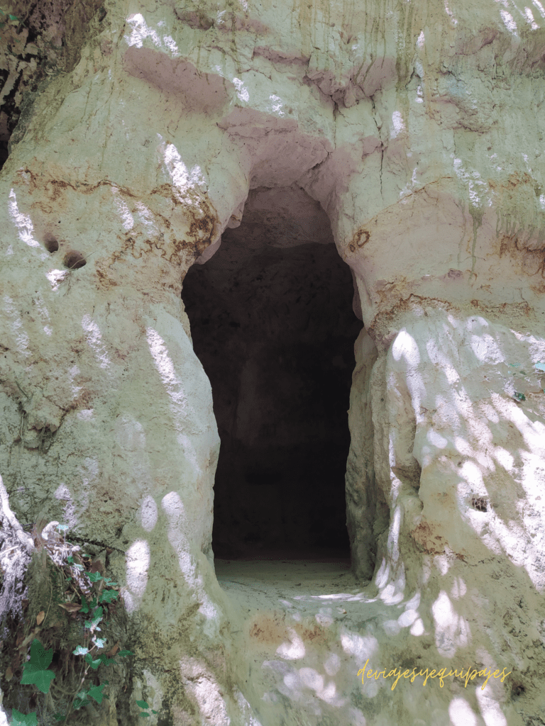 portada cueva de los portugueses