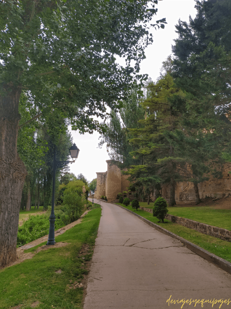 paseo tras el castillo de sajazarra